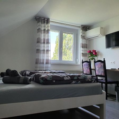 Komárom Monostor Panzio Bed & Breakfast エクステリア 写真