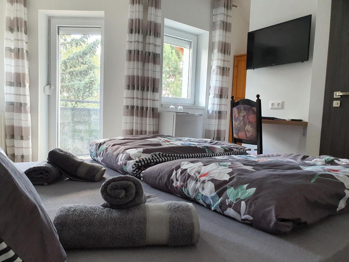 Komárom Monostor Panzio Bed & Breakfast エクステリア 写真